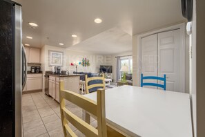 Dining - 2-A DELANO CONDO - OCEAN BLOCK-1406 Coastal Hwy, Dewey Beach- DOG FRIENDLY! (Dewey Beach)