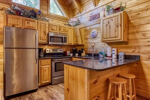 ثلاجة، ميكروويف، فرن، موقد طهي مسطح