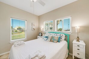 4 bedrooms, iron/ironing board, free WiFi, bed sheets - Just steps to beach access, this coastal home has everything you will need for y (Port Aransas)