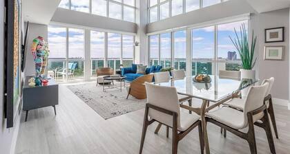 Ylellinen 2-kerroksinen kattohuoneisto sijaitsee Coconut Grove -hotellissa!