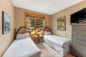 2 dormitorios, tabla de planchar con plancha, Internet y ropa de cama