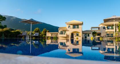 Villa de luxe privée avec piscine pour 10-11 personnes à Corfou en GrÚce