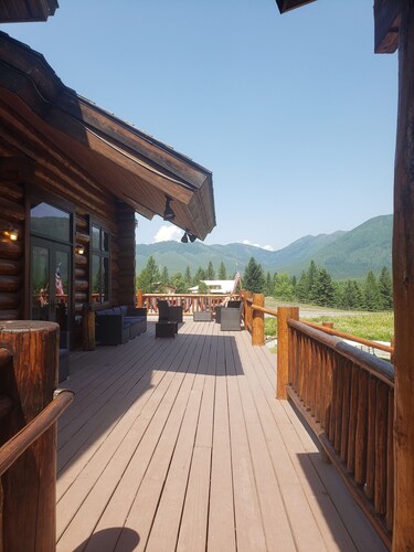 2 BD, 2B with Jet Bath Tub, Sauna, Sleeps 6, 2 minutes from West Glacier