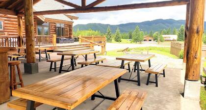2 BD, 2B with Jet Bath Tub, Sauna, Sleeps 6, 2 minutes from West Glacier