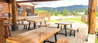 2 BD, 2B with Jet Bath Tub, Sauna, Sleeps 6, 2 minutes from West Glacier