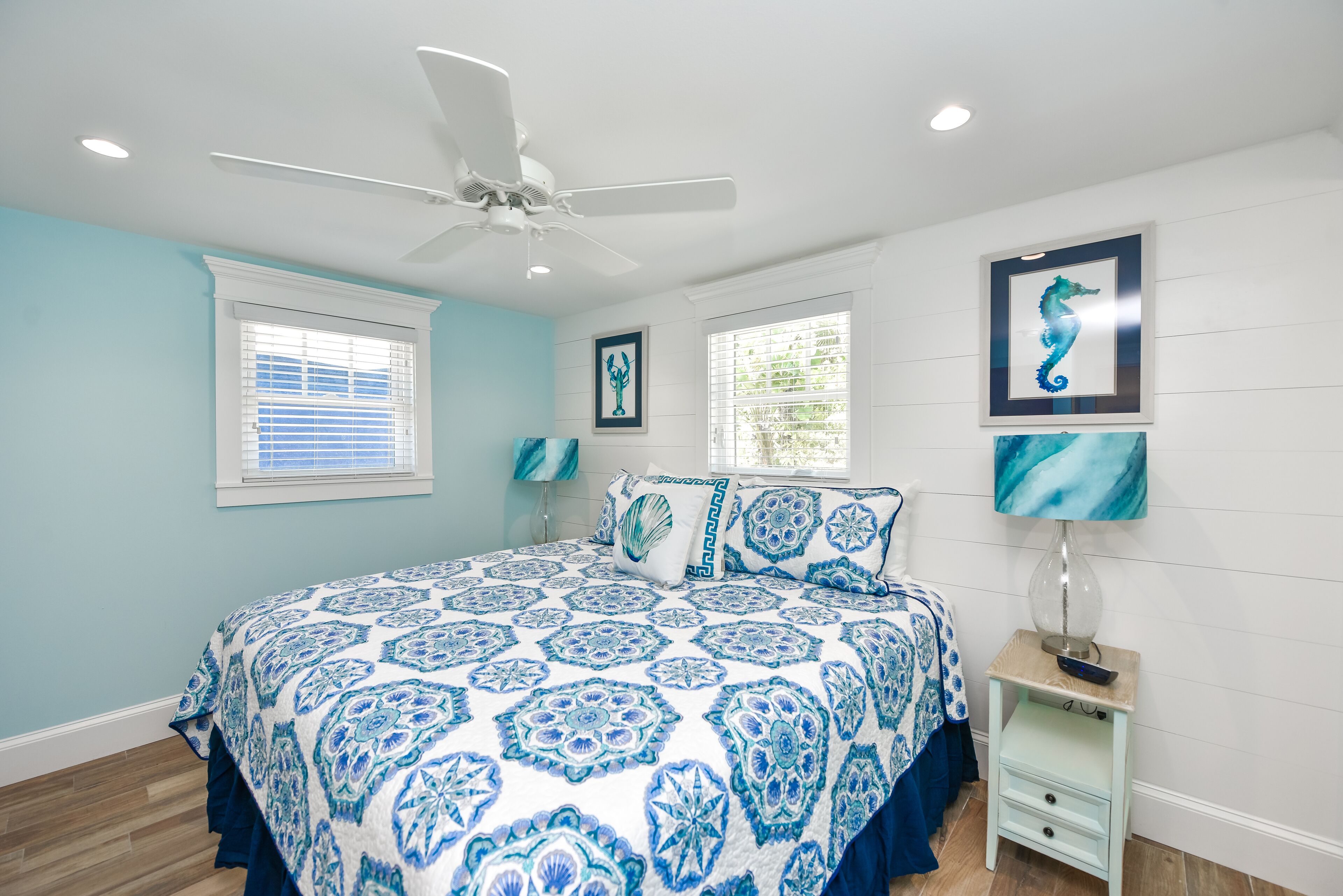 2 bedrooms, internet, bed sheets