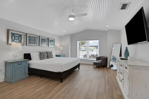 8 bedrooms, internet, bed sheets