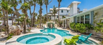 Siesta Home with Pool & Waterslide - Sunset Splash