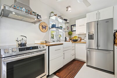 A Hideaway in Hays Beach: Chesapeake Bay, 5G WiFi, 60 Second Walk to Beach