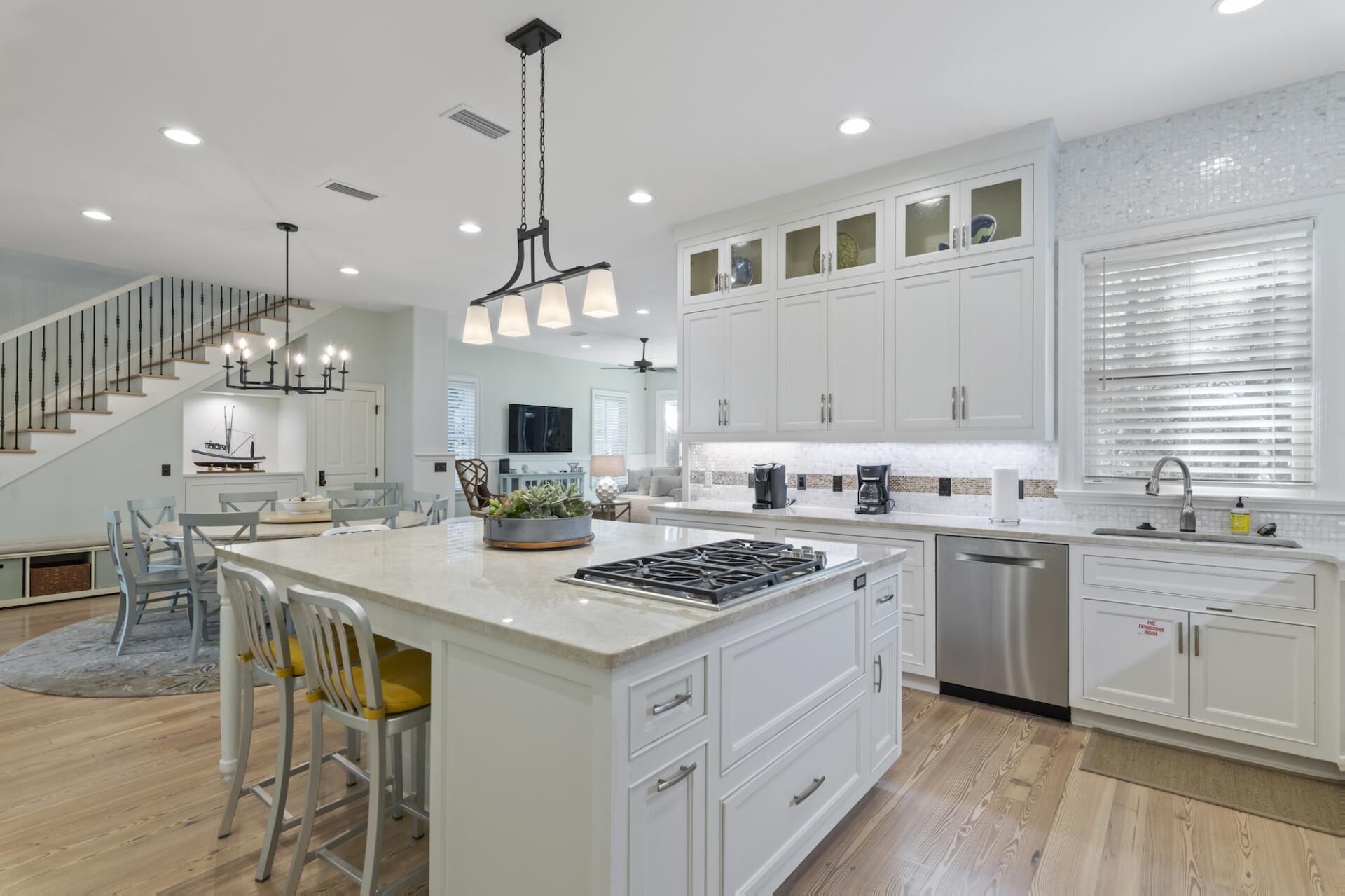 Book Now for Fall! Park District - Park Views! Furnished Porch! 4 Adult Bikes!