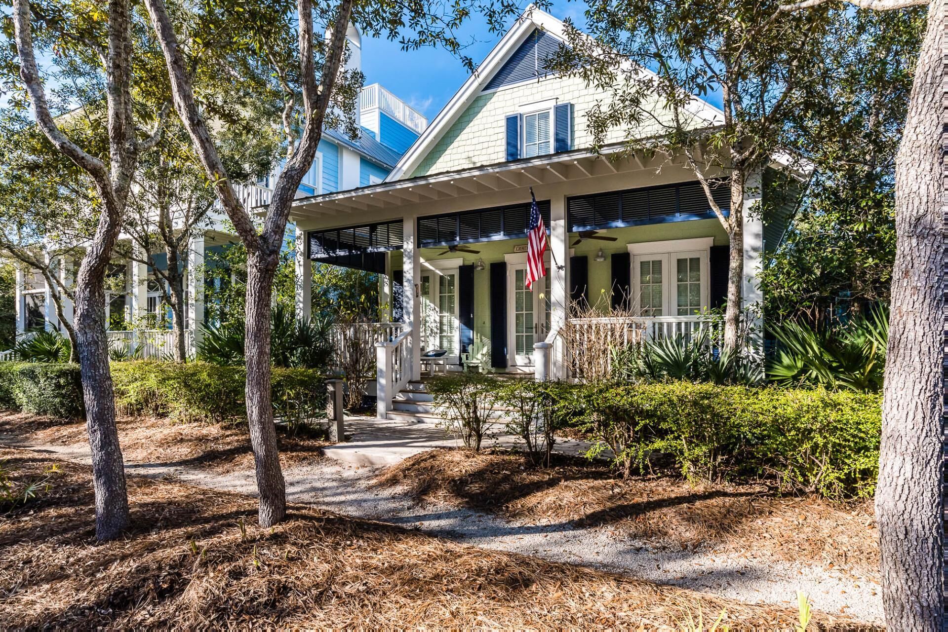 Book Fall Now! Park District - 3 Blocks from the Beach! Open Floor Plan! 3 Adult Bikes!