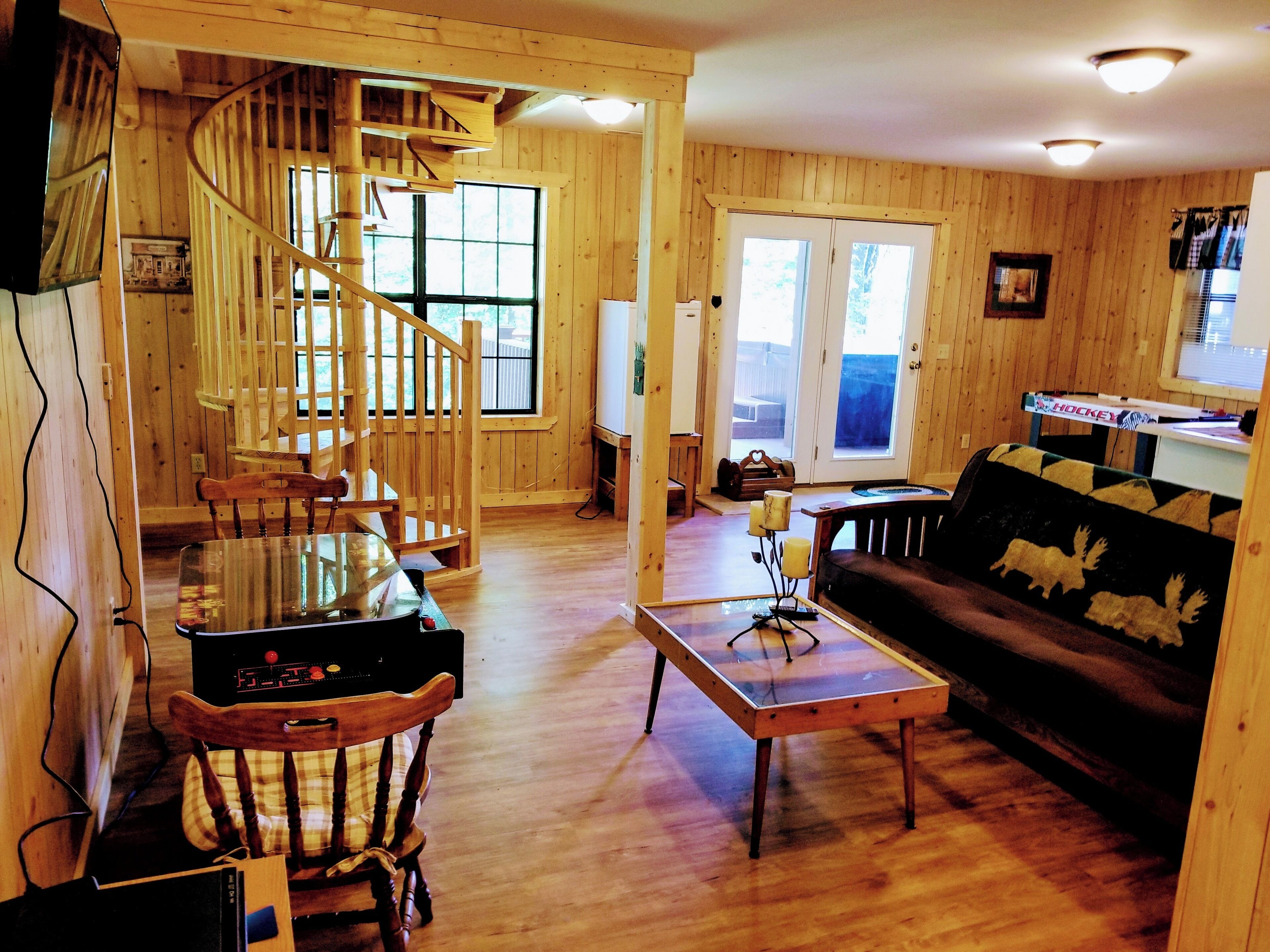 Smart-tv, eldstad, tv-spel och dvd-spelare