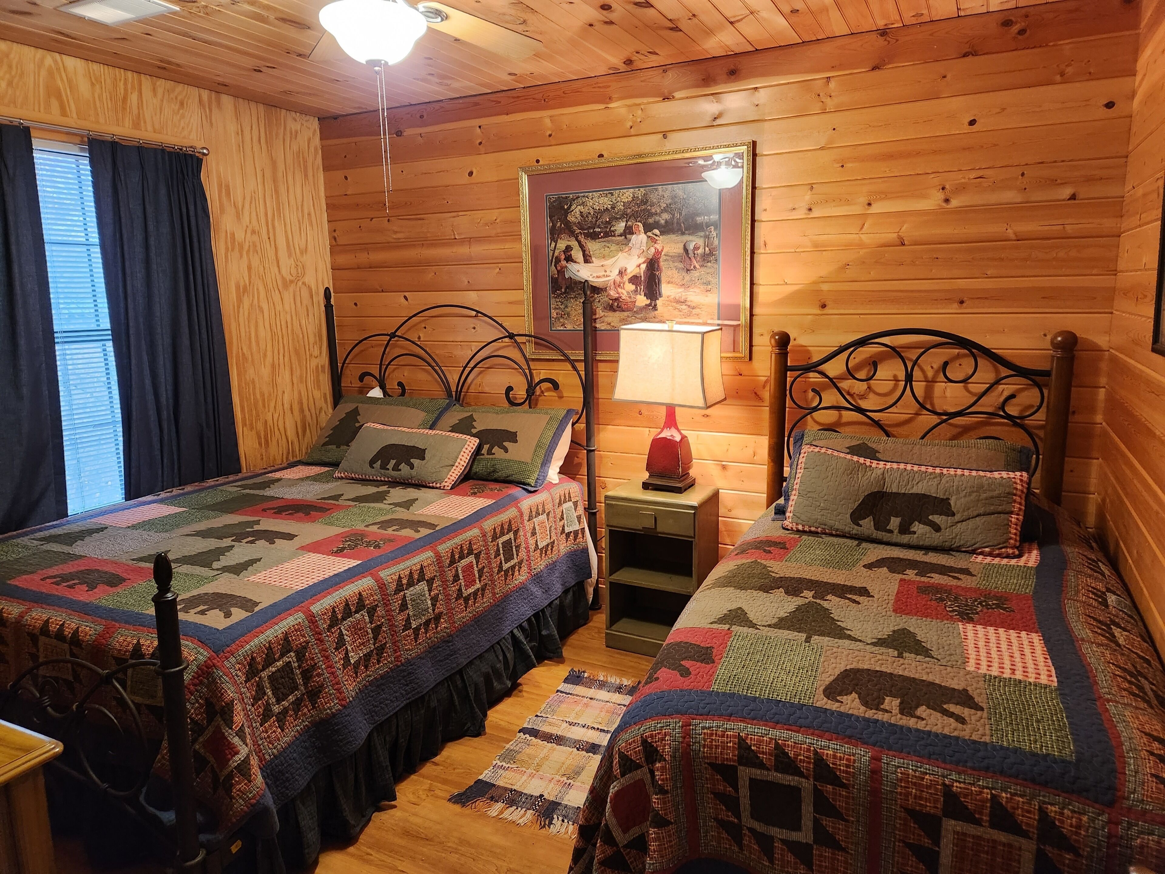 3 bedrooms, iron/ironing board, WiFi (free), bed sheets