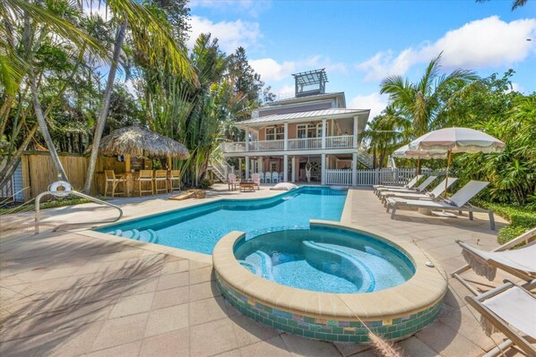 Lämmitetty uima-allas