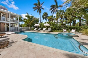 Lämmitetty uima-allas