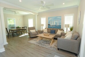 Fernseher, DVD-Player, Stereoanlage