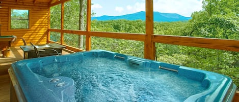 Outdoor spa tub