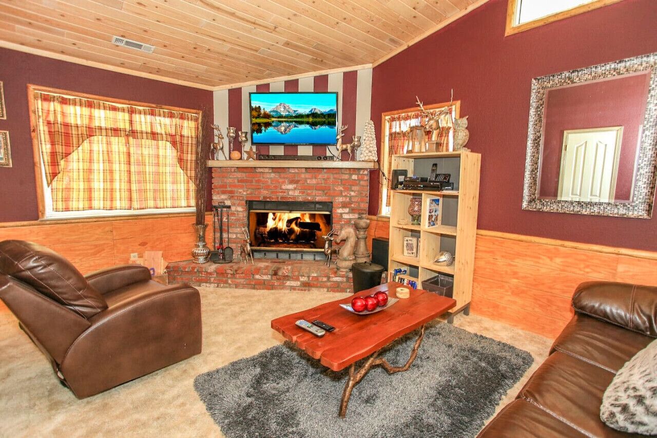 Spa View Retreat- Beautiful Mountain Home with Spa! No Pets Allowed