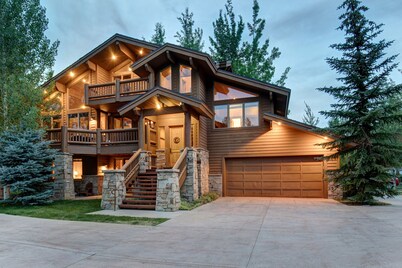 Abode at Arrowood | Best value in DV| NO AC| Private Hot Tub! 3 Private Master Suites!