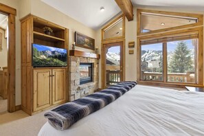 3 habitaciones, tabla de planchar con plancha, wifi y ropa de cama 