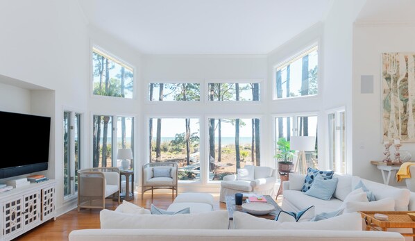 Smart TV, fireplace, ping pong, books