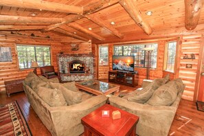 TV, fireplace - Columbine Oak Retreat- Awesome Log Style Cabin W/Outdoor Spa and Snow Play!! (Big Bear City)