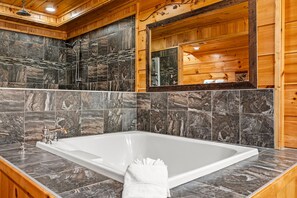 Dusche, Whirlpool, Handtücher