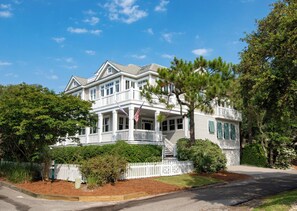 Exterior - 20 Gannet St - 2nd Row with Ocean Views, Massive Pool & Backyard (Hilton Head Island)