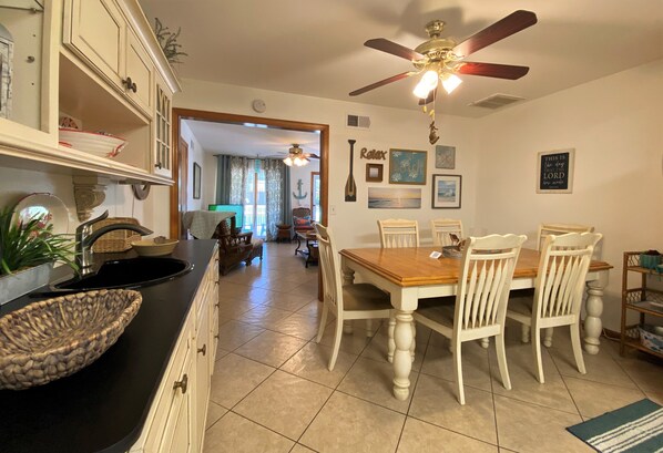 Dining - Holland House Duplex 3 bedrooms, 2 bathrooms (Jekyll Island)