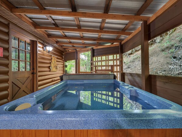 Indoor spa tub