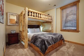 2 bedrooms, iron/ironing board, WiFi, bed sheets - AL4109 | Private Courtyard with Hot Tub | Pools | Close to Base | Winter Shuttle (Steamboat Springs)