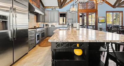 Great for Big Groups, Mile from Lifts, High End Finishes, Huge Deck, Hot Tub