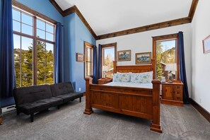 8 makuuhuonetta, silitysrauta/-lauta, ilmainen Wi-Fi, vuodevaatteet