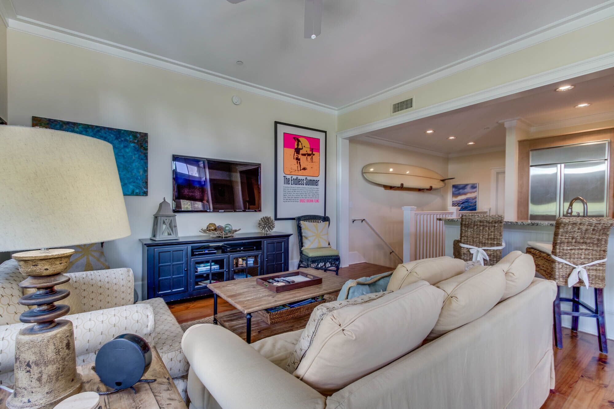 Spend Fall by the Beach! Beach District - Beachside! Close to it all! Screened-in Porch!