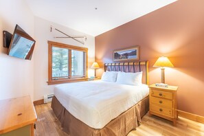 1 bedroom, iron/ironing board, internet, bed sheets