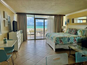 1 bedroom, free WiFi - Club Bamboo South unit 122, Anna Maria Island - Gulf Front Studio, ocean view, maximum occupancy of 3 people. (Bradenton Beach)