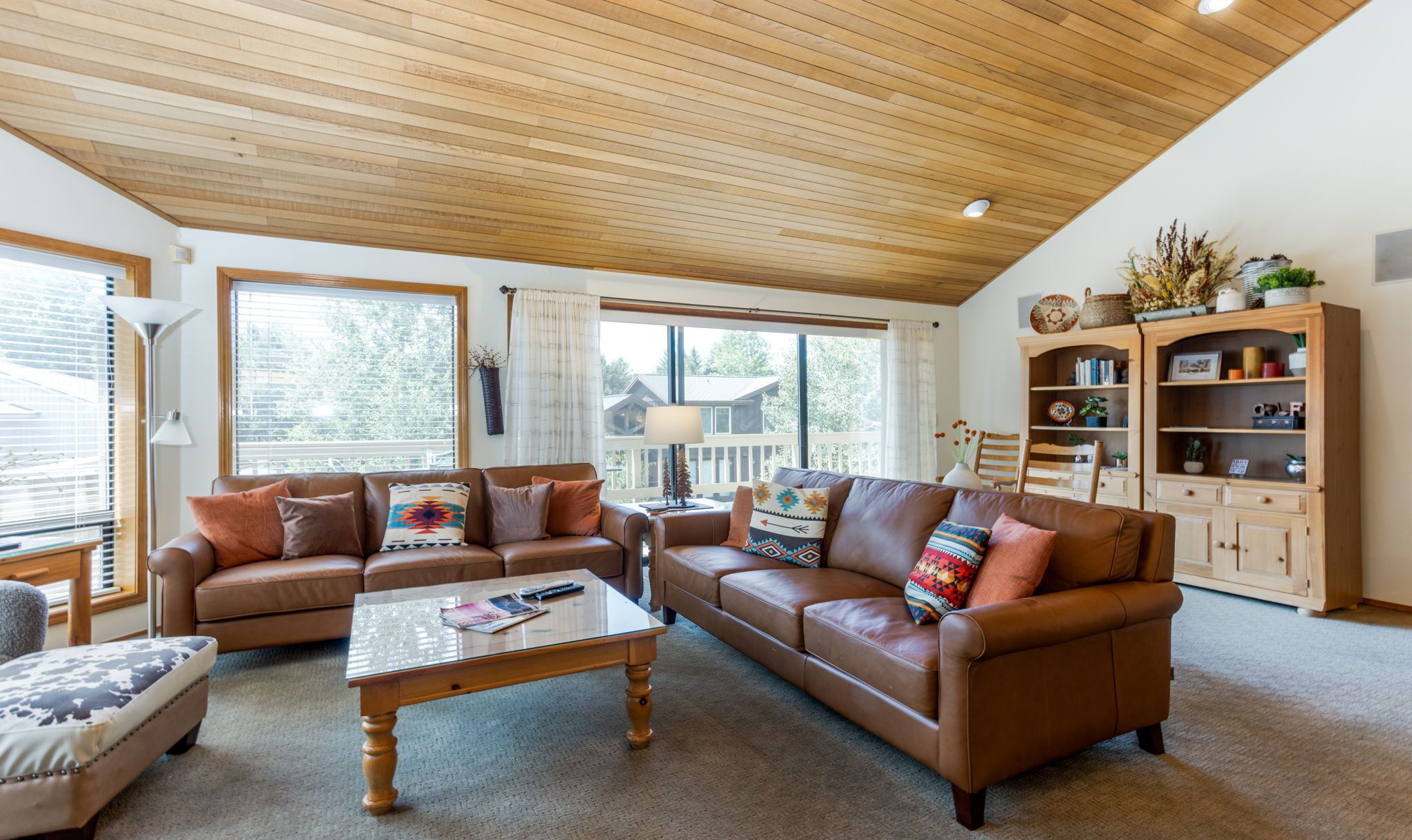 Quiet Setting, Large Deck, A/C, Hot Tub, Ping Pong Table & Foosball - TWOS06