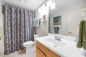 Hair dryer, towels - Cozy Mesquite CC condo w/ Exceptional Views of the Preserver & Mountains! - Mesq (Palm Springs)