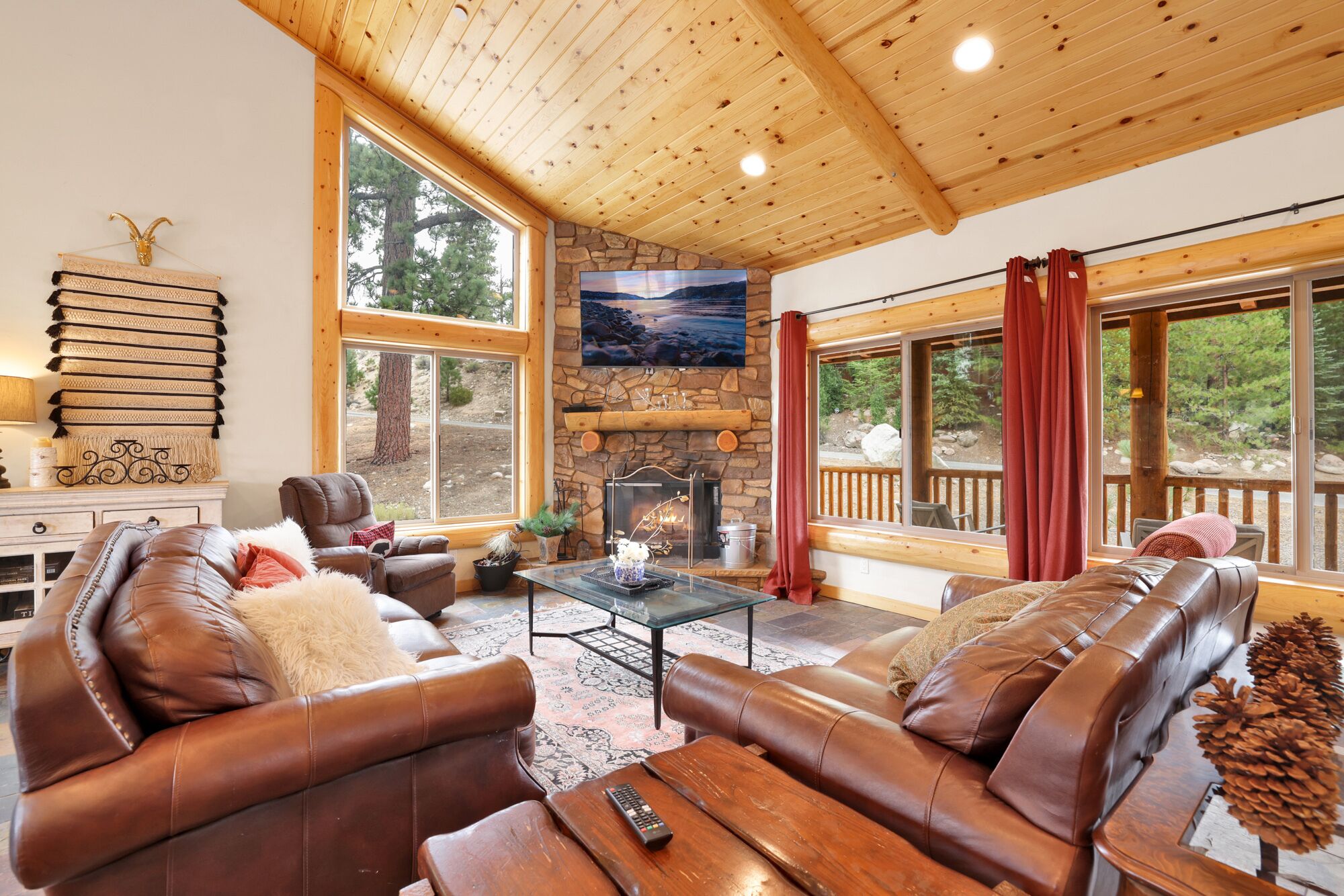 Eagle Ridge Views Log Cabin Retreat~ Hot Tub~ Games~