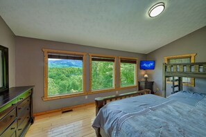 4 bedrooms, iron/ironing board, Internet, bed sheets - 4 BR Theater Cabin with Mountain Views and Fantastic Location - Sleeps 16 (Gatlinburg)