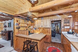 雪櫃、微波爐、焗爐、爐具