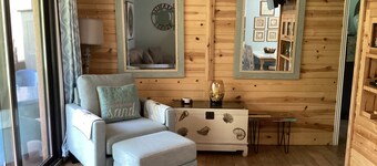 BEACHFRONT COMPLEX-1st FLOOR & FULLY RENOVATED!