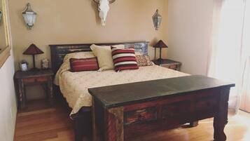 1 habitación, tabla de planchar con plancha, wifi gratis y ropa de cama
