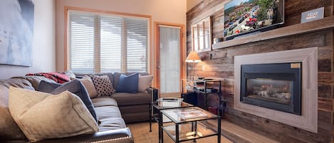 TV, fireplace