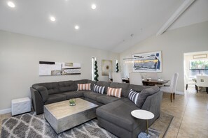 Smart TV, fireplace, DVD player, foosball - Located in the Heart of Scottsdale with a heated pool, game room, and fire pit! (Scottsdale)