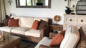 TV, lettore DVD, impianto stereo