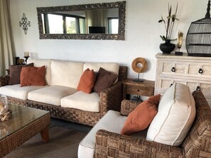 TV, DVD player, stereo - Villa East - Panoramic waterfront view - Best location (6600 Estate Smith Bay, East End)