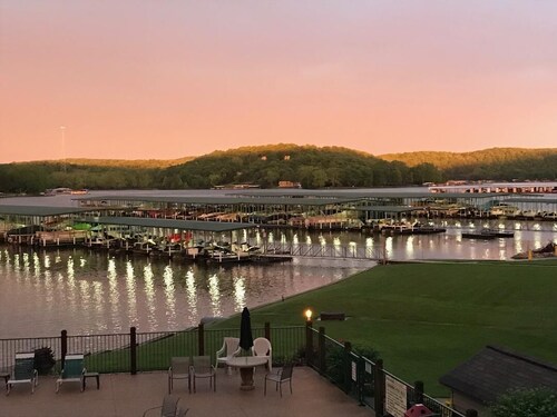 Schöne Wohnung, neu renoviert, keine Schritte 