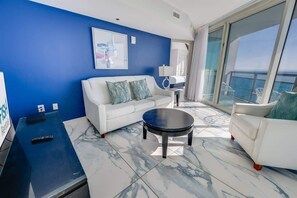 TV - Coastal condo with pool & beach access (Myrtle Beach)