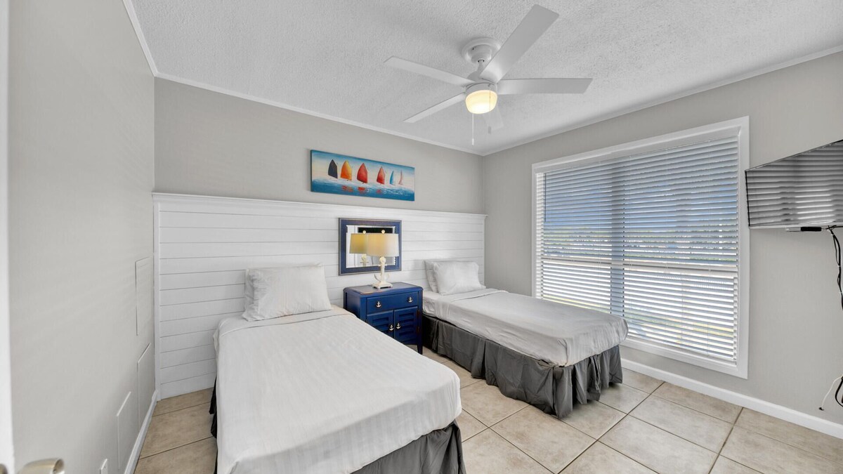 Photo 6 of Beach Access! Pet Friendly! Sandpiper Cove 2077!